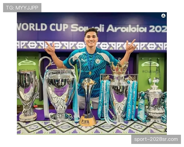 从河床新星到曼城多面手：阿尔瓦雷斯的职业成长路径与角色进化