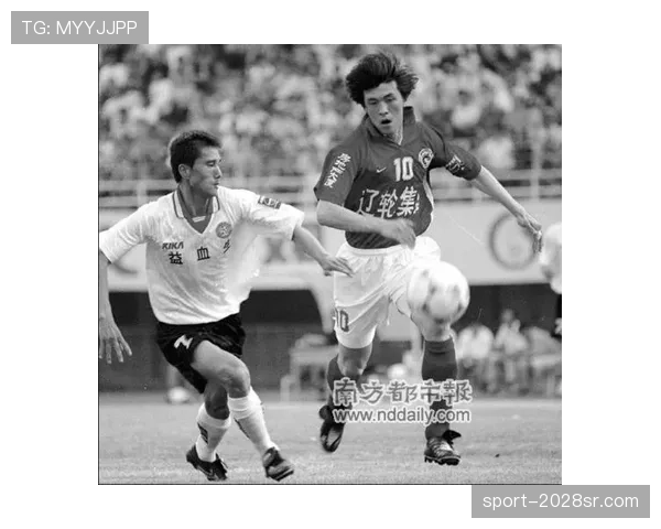 张玉宁晒家居照？沙发后那台钢琴能买我好几年的房租